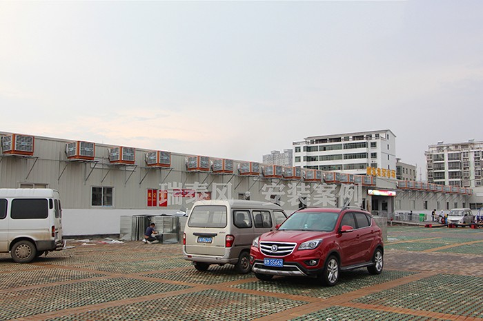 菜市場(chǎng)該如何通風(fēng)降溫呢？瑞泰風(fēng)環(huán)?？照{(diào)為居民買菜送清涼