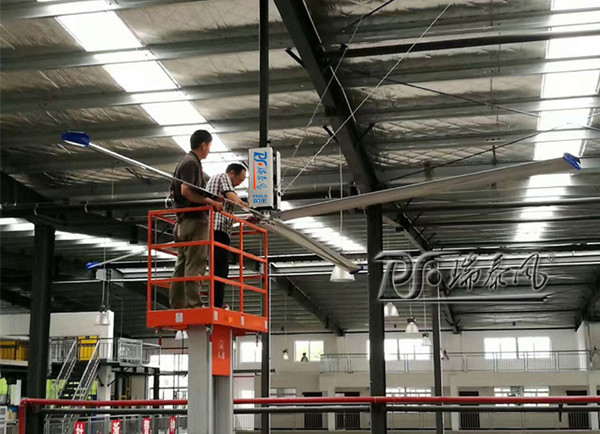 CNC車間大風(fēng)扇安裝，瑞泰風(fēng)大型工業(yè)風(fēng)扇一步到位！